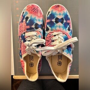 Brand new Avon walking shoes. Tie-dyed cushion walk size 7.